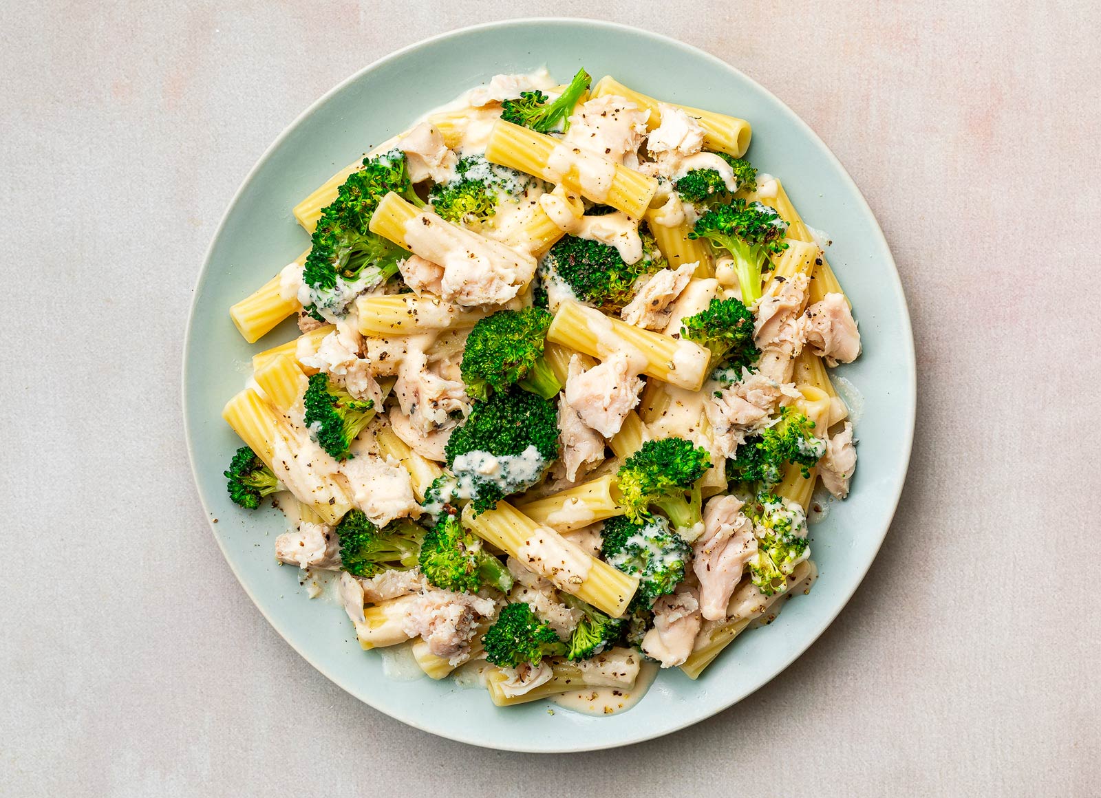 Creamy Broccoli Florets Cheddar Rigatoni Pasta with Chicken