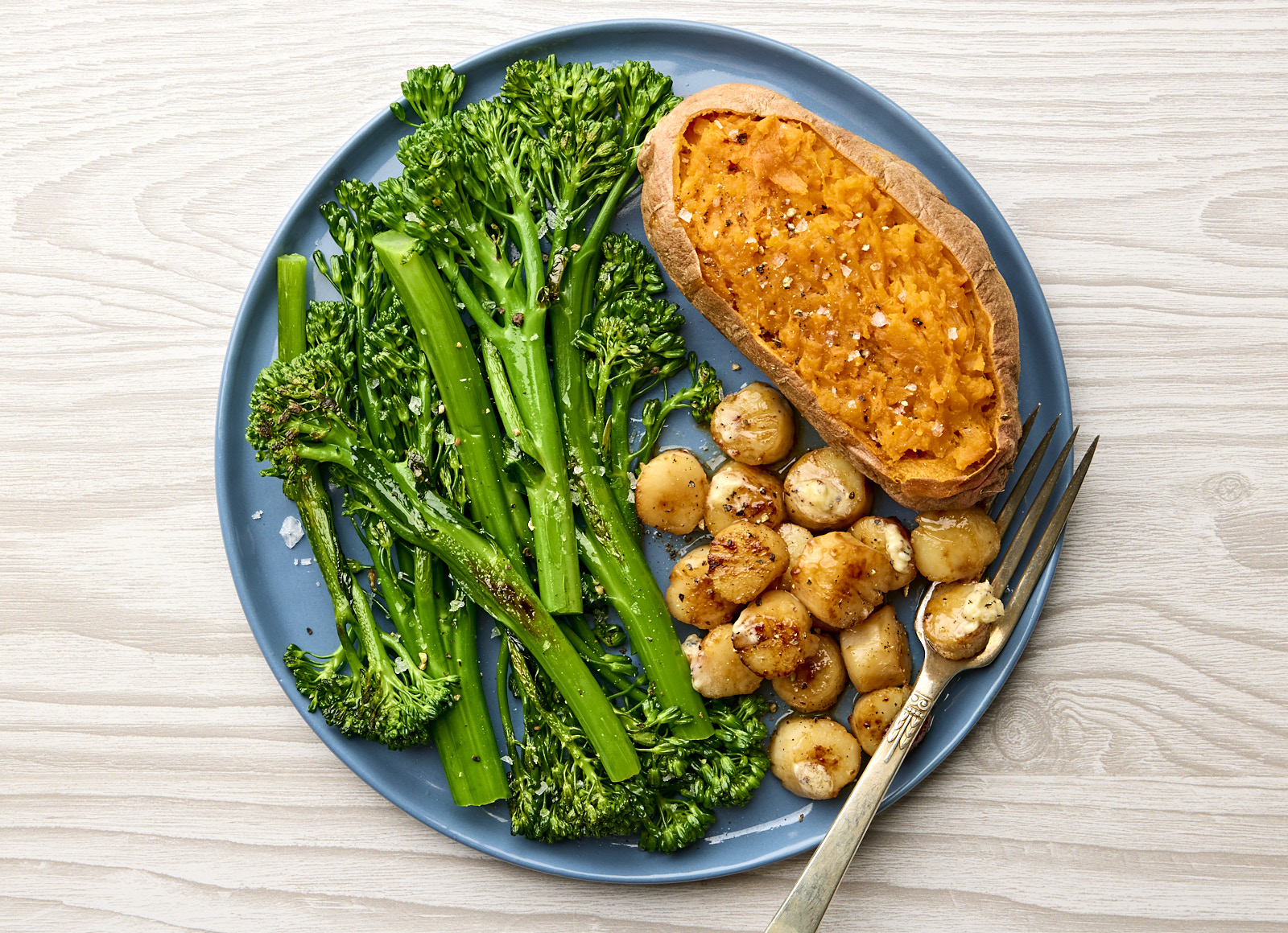 Buttery Lemon & Peppercorn Scallops with Sweet Veggies