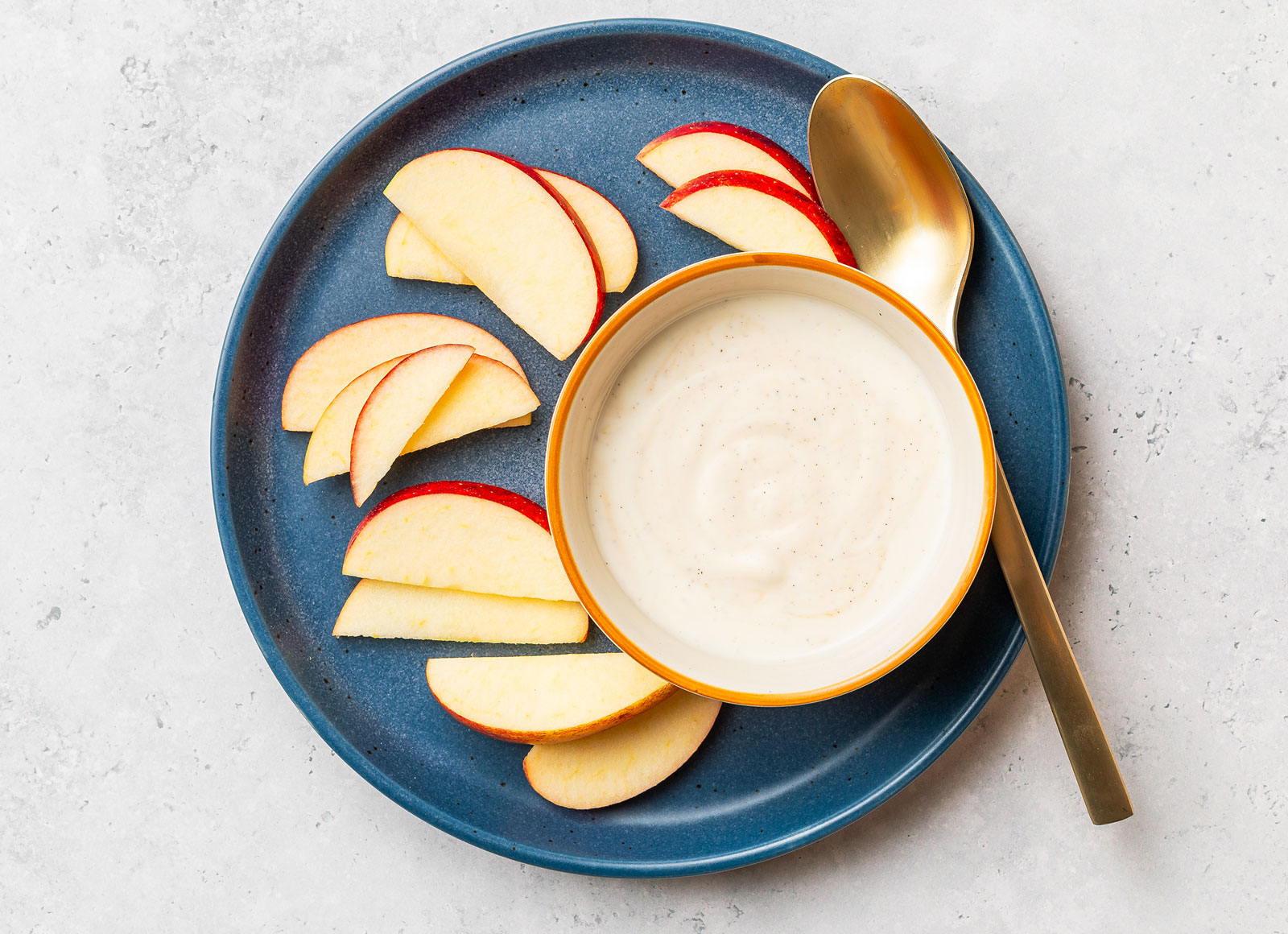 Vanilla Cup Yogurt + Envy Apples