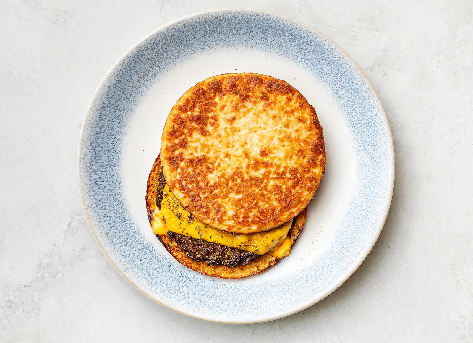 Low-Carb Garlicky Cheeseburger with Ground Beef Patties