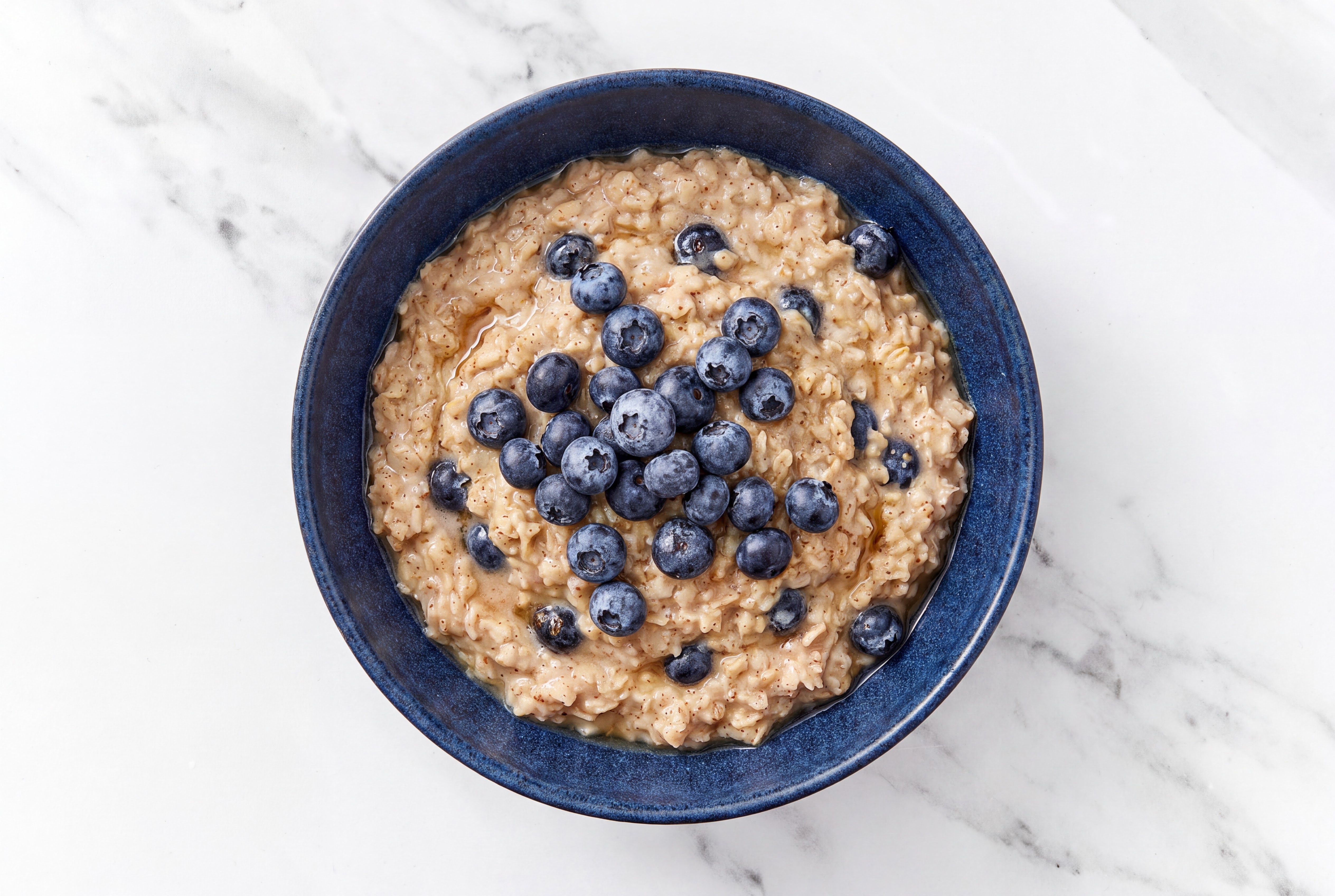 Maple Cinnamon Oatmeal & Fresh Blueberries