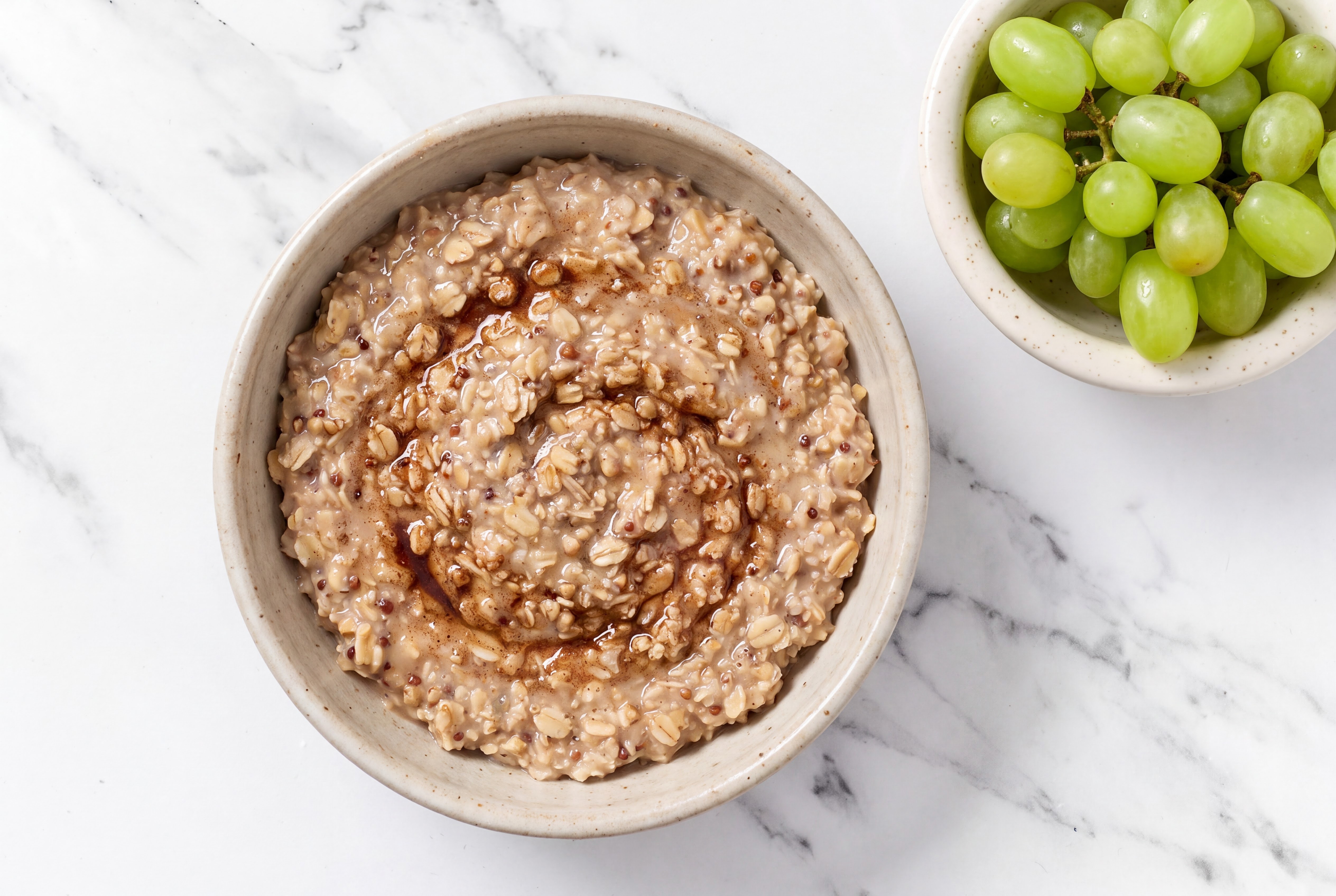 Maple Cinnamon Oatmeal & Green Grapes