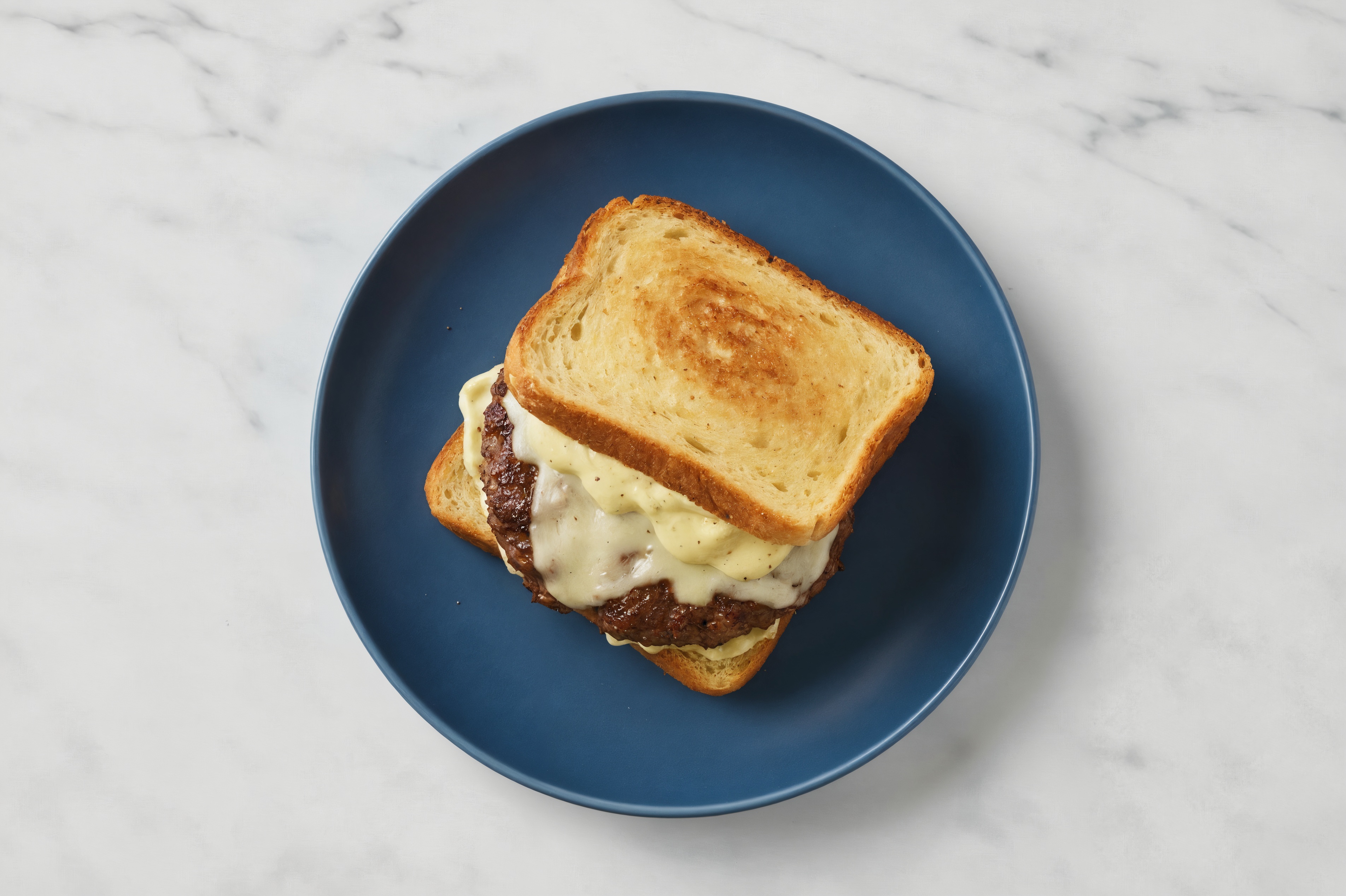 Mozzarella Beef Burger on GF Bread with Honey Mustard