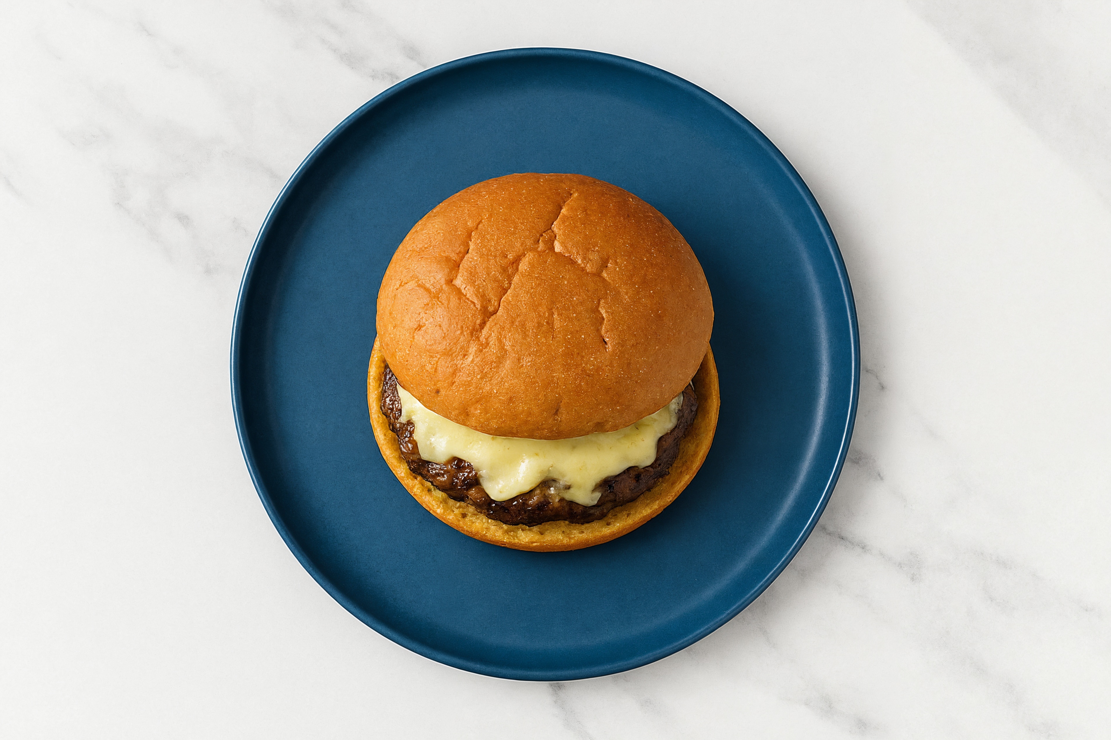 Mozzarella Beef Burger on GF Bun with Honey Mustard