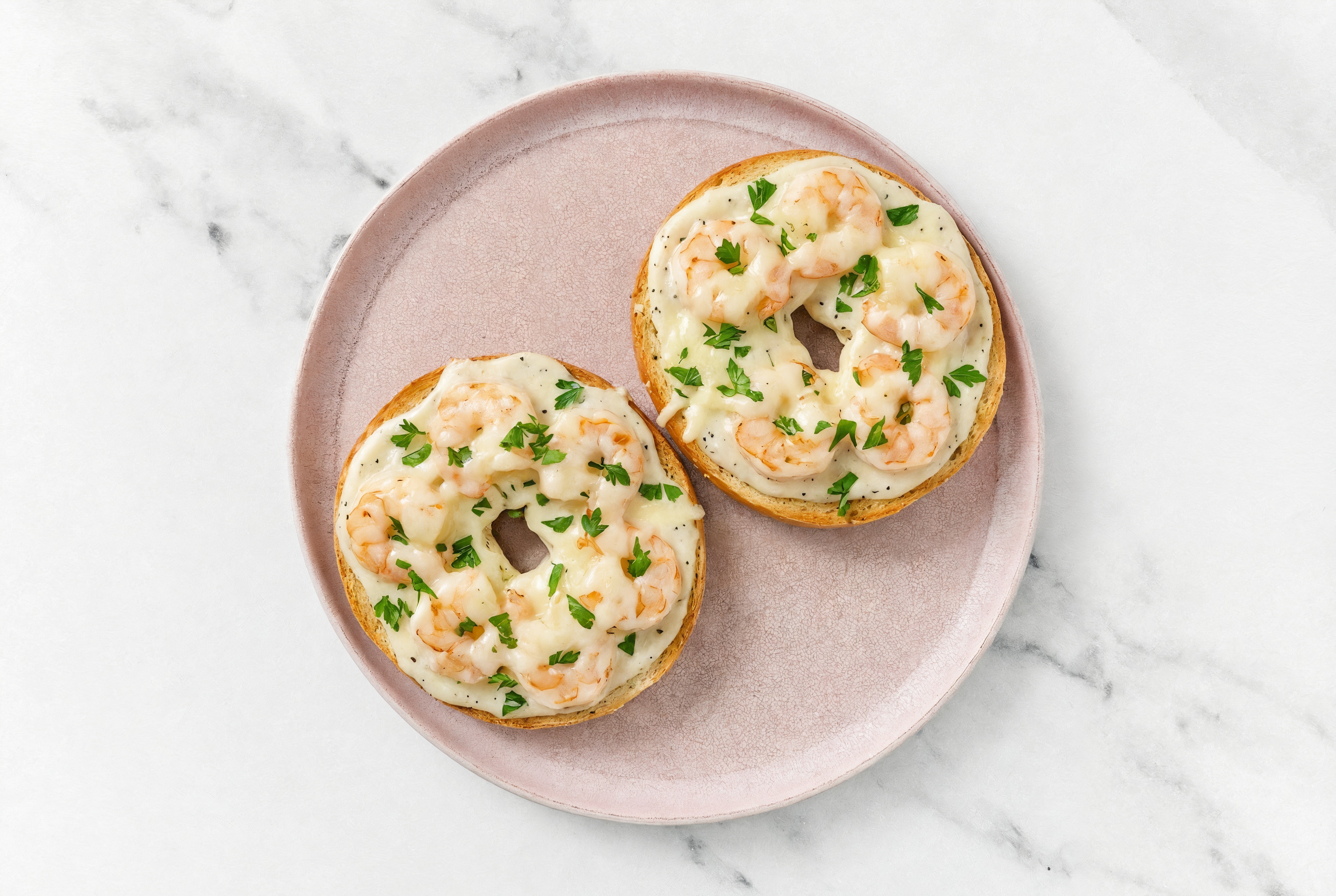 Cheesy Gulf Shrimp Pizza Gluten-Free Plain Bagels with Parsley