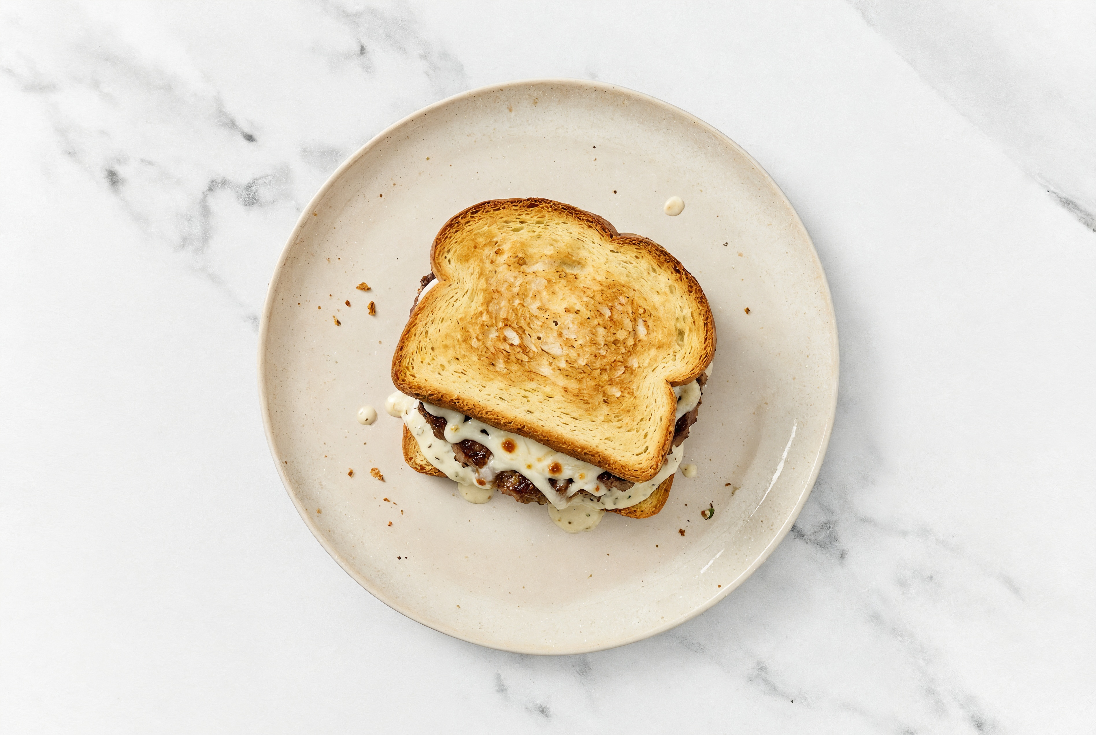 "Mozzarella" Beef Burger on GF Bread with Garlic Sauce