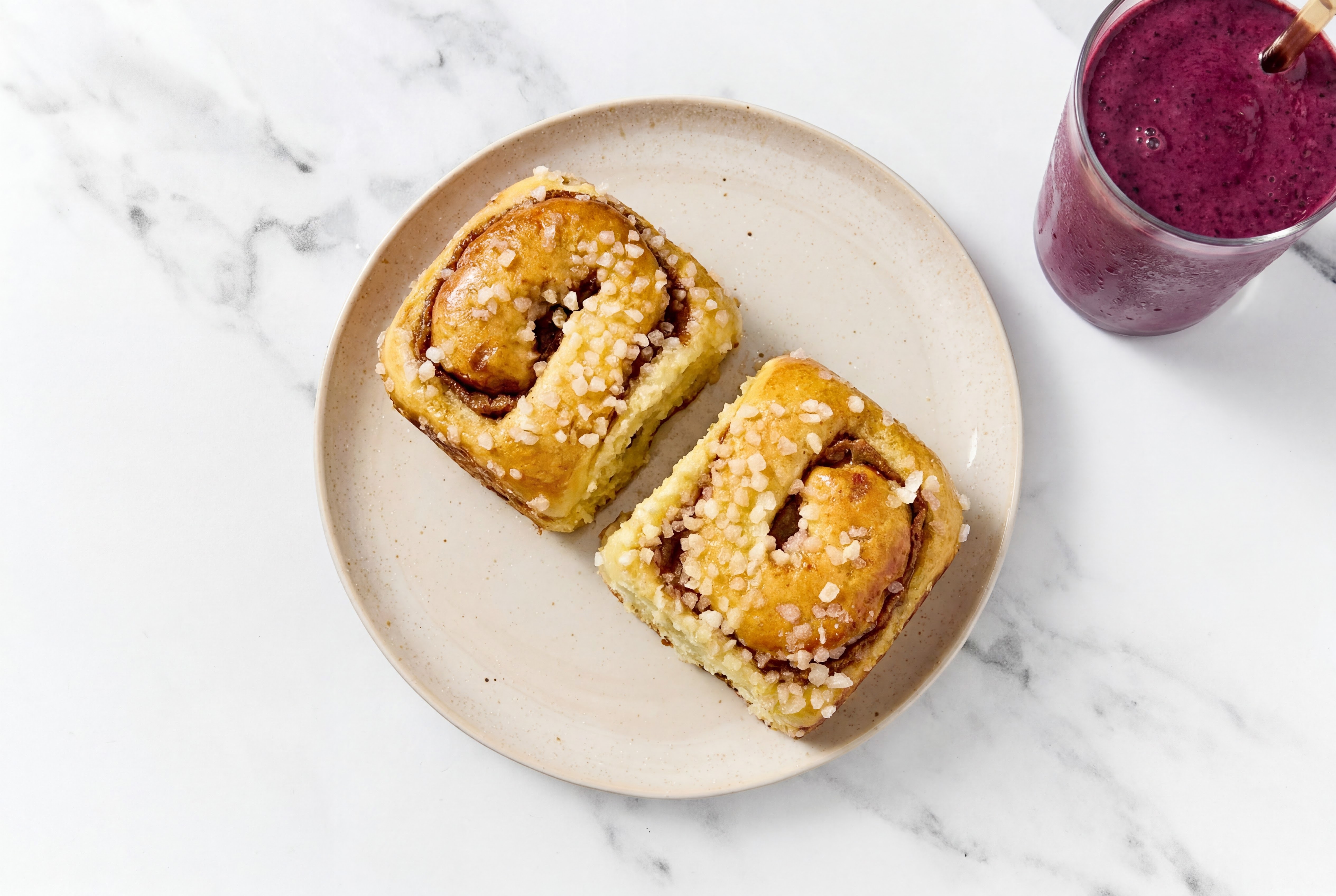 Cinnamon Brioche Rolls & Super Berry Smoothie