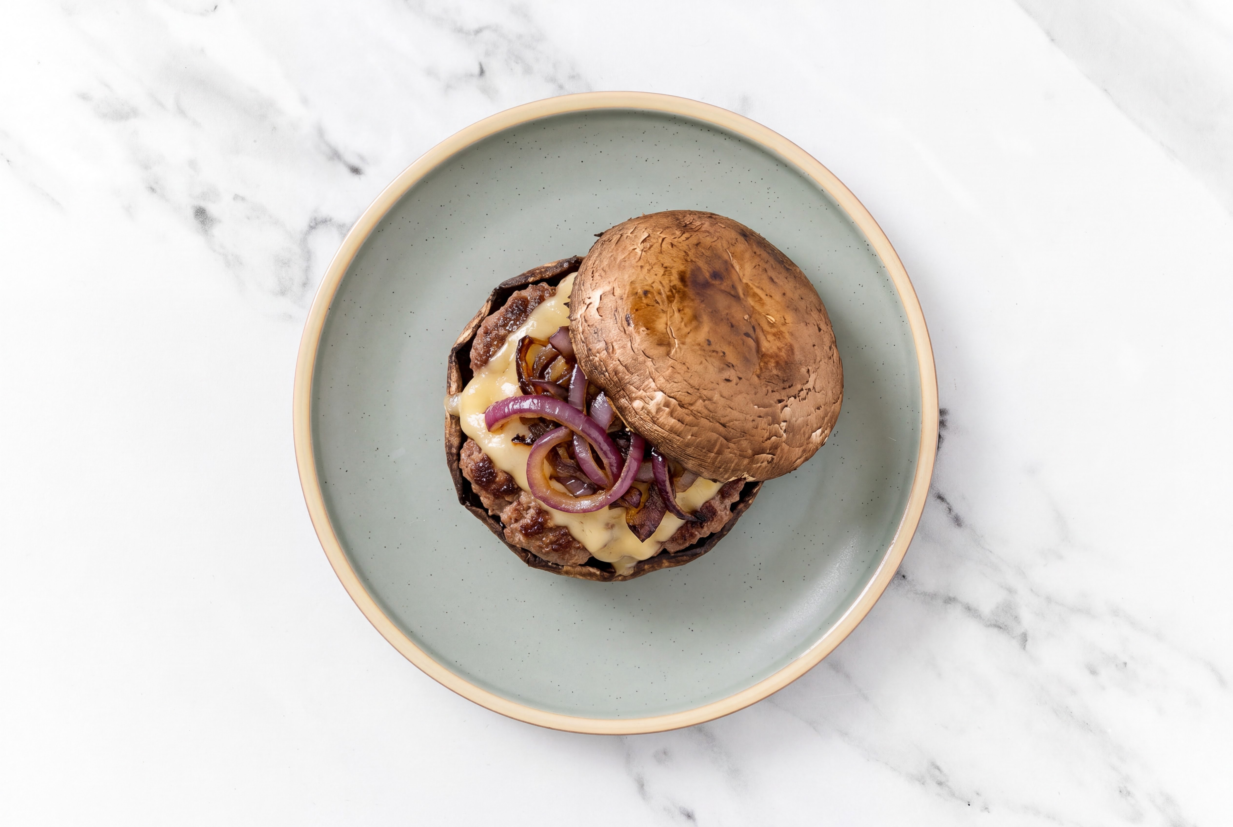 Deluxe 93/7 Lean Ground Beef Cheeseburger on Mushroom Bun