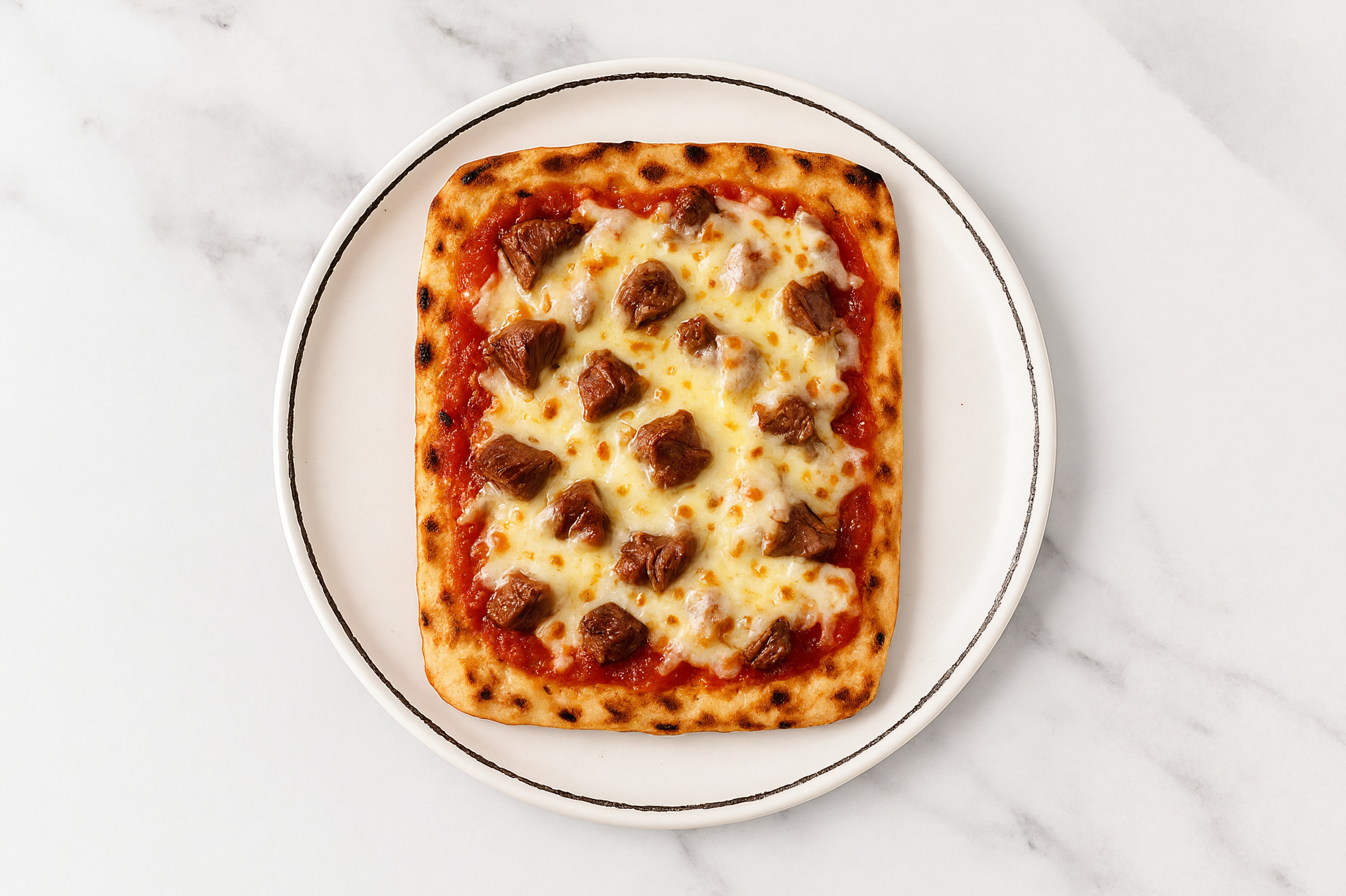 Classic Sirloin Pizza with Vegan Mozzarella Shreds