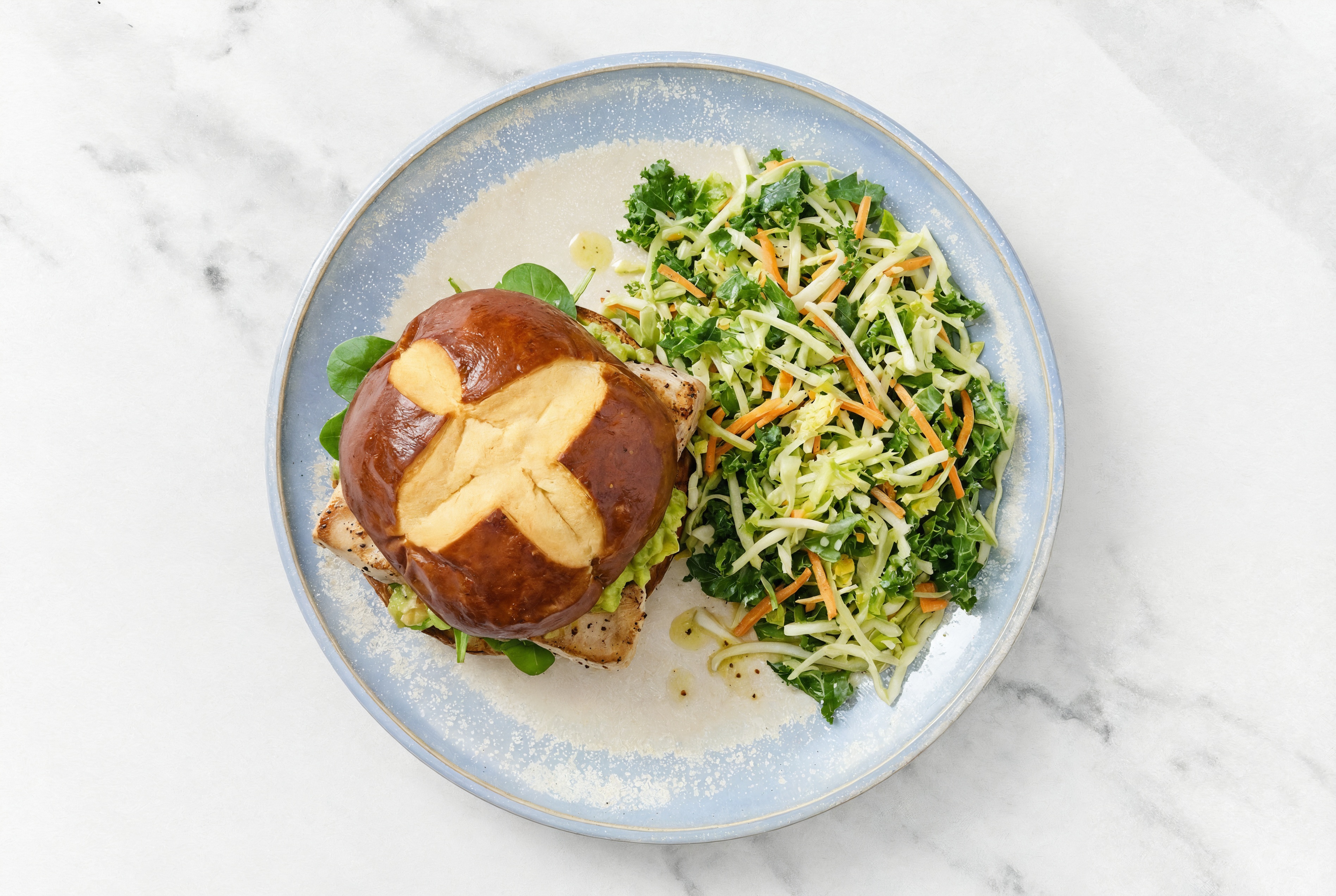 Guac' Tuna Sandwich on Pretzel Bun with Superblend