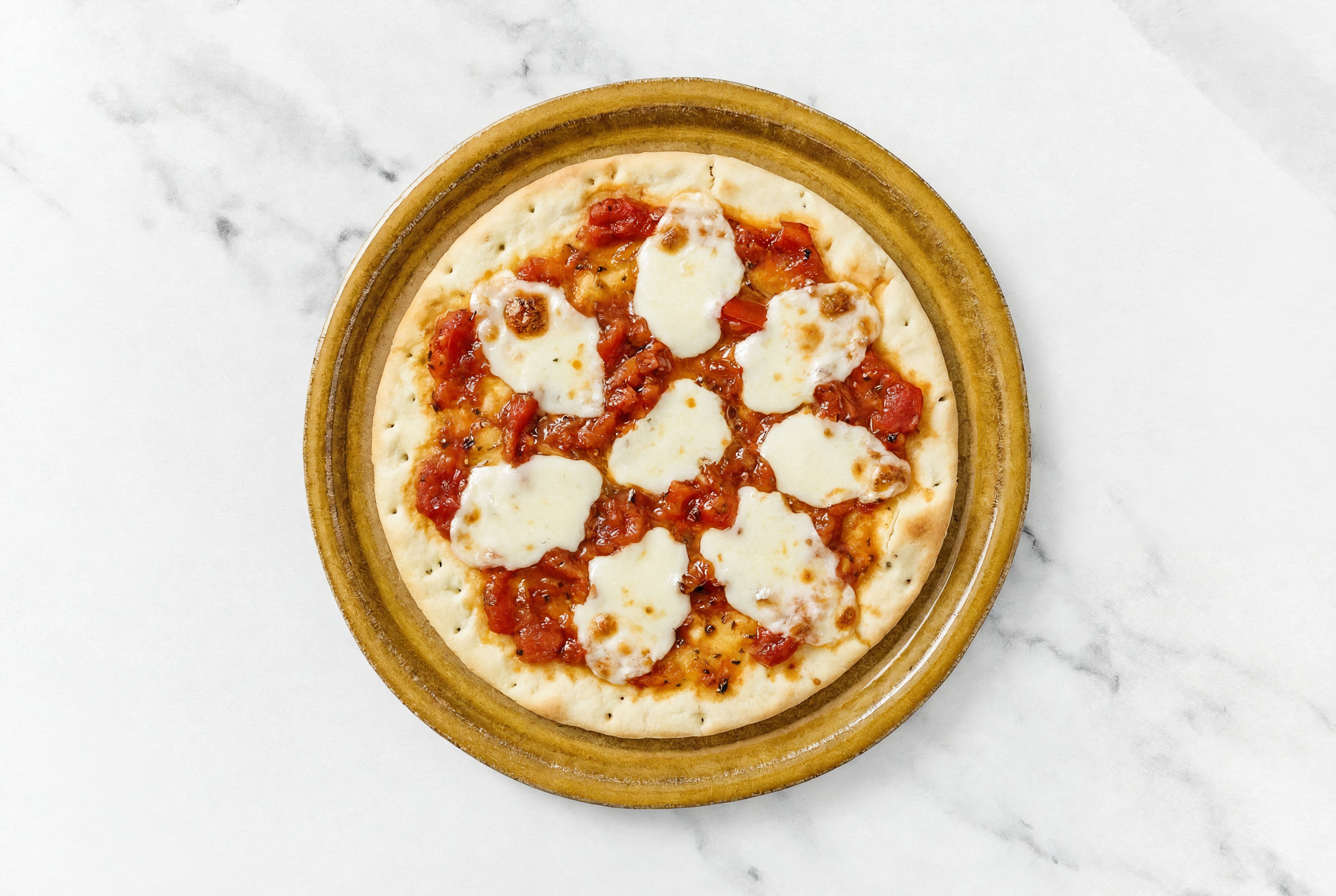 New York Style Gluten-Free Pizza with Mozzarella Ball