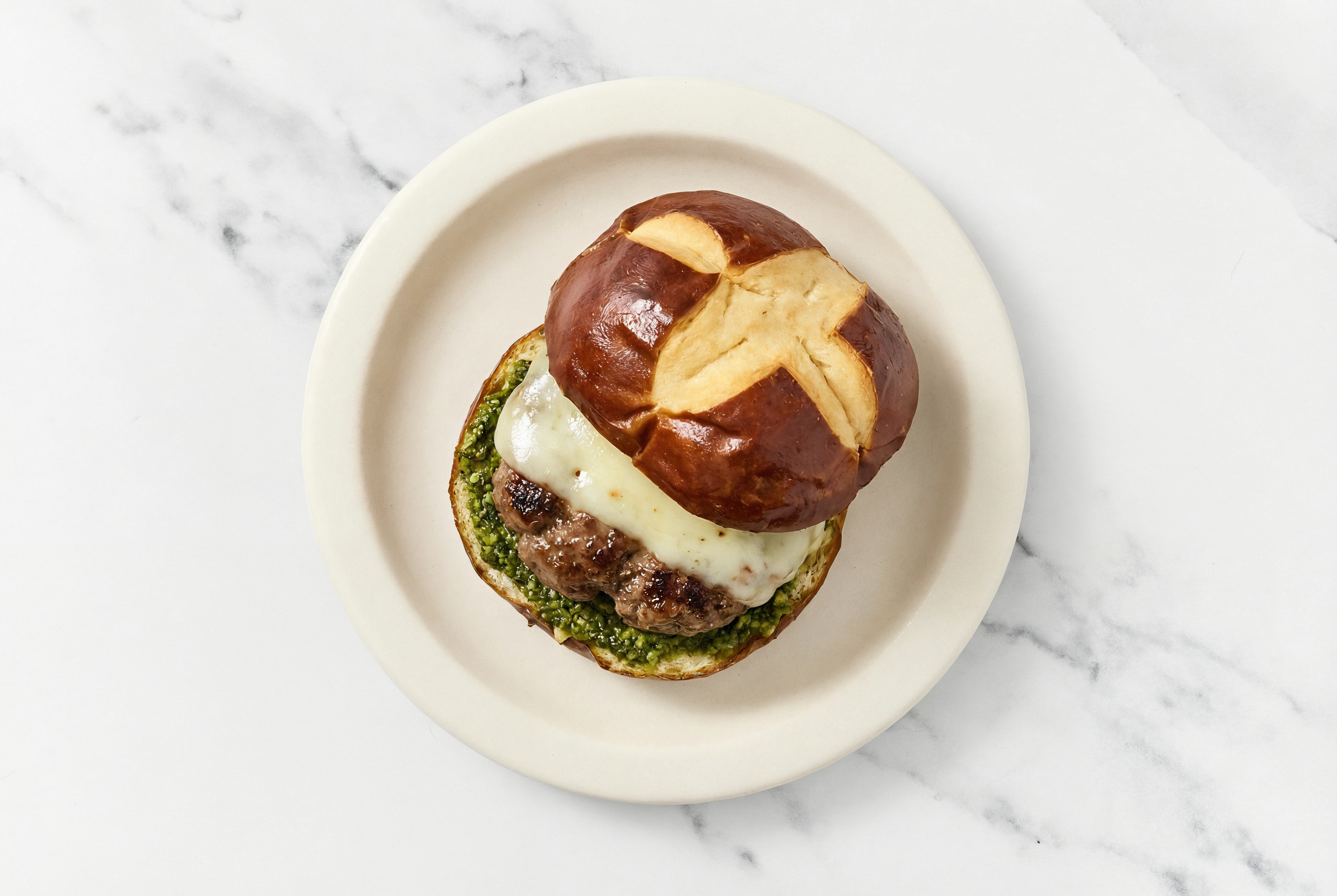 Pesto Mozzarella Bar Cheeseburger