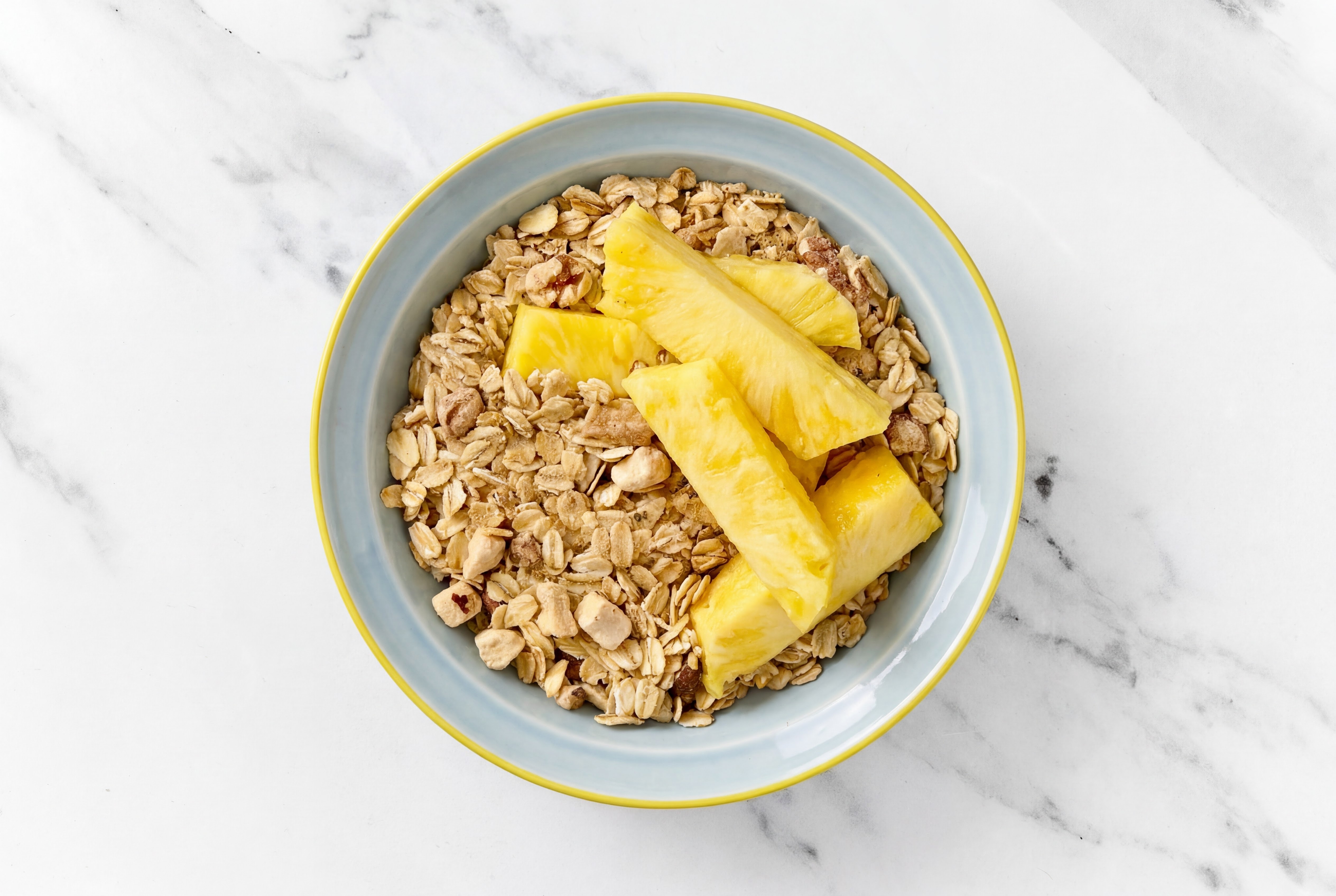Banana Bread Oats + Fresh Pineapple