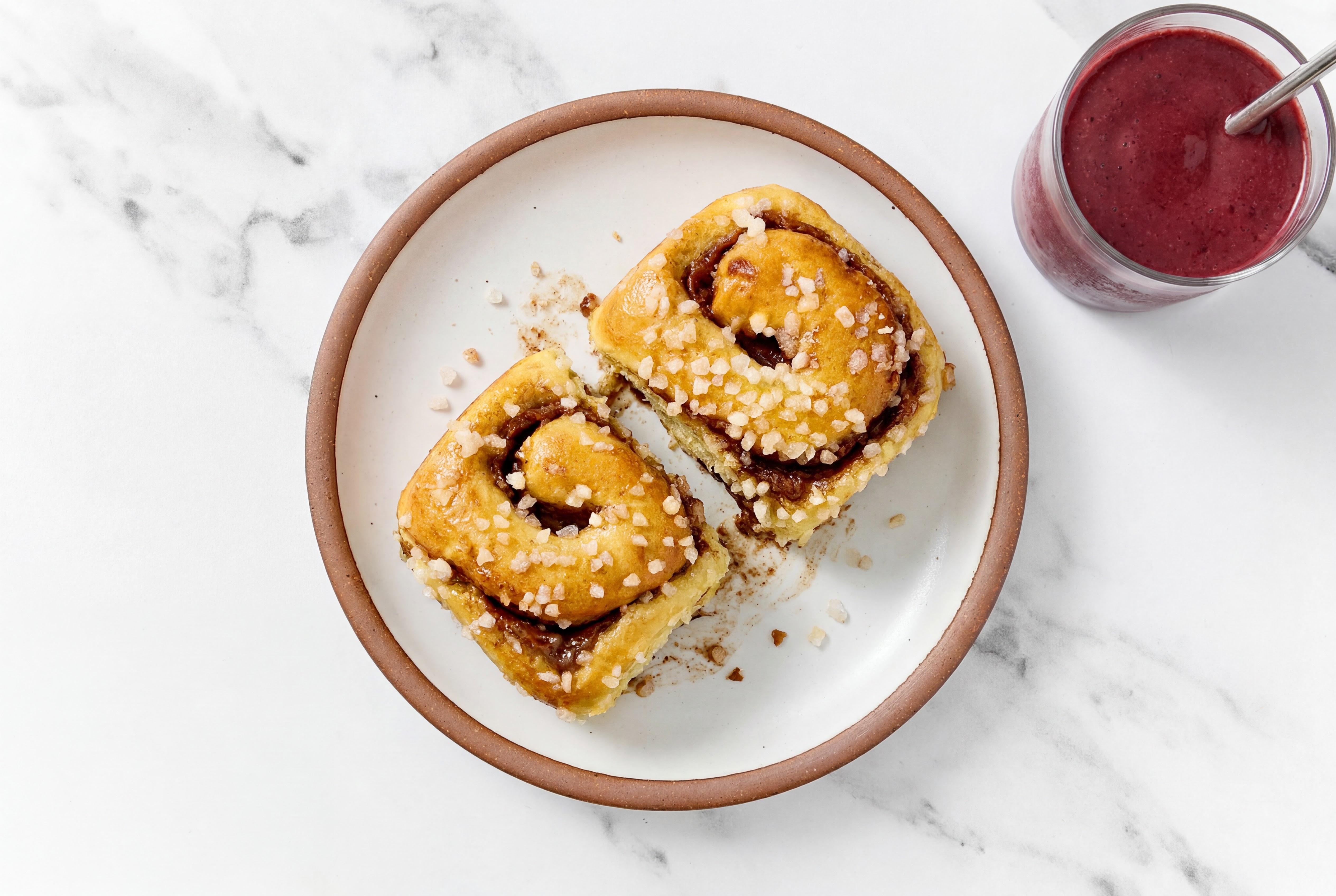 Cinnamon Brioche Rolls & Acai Berry Smoothie